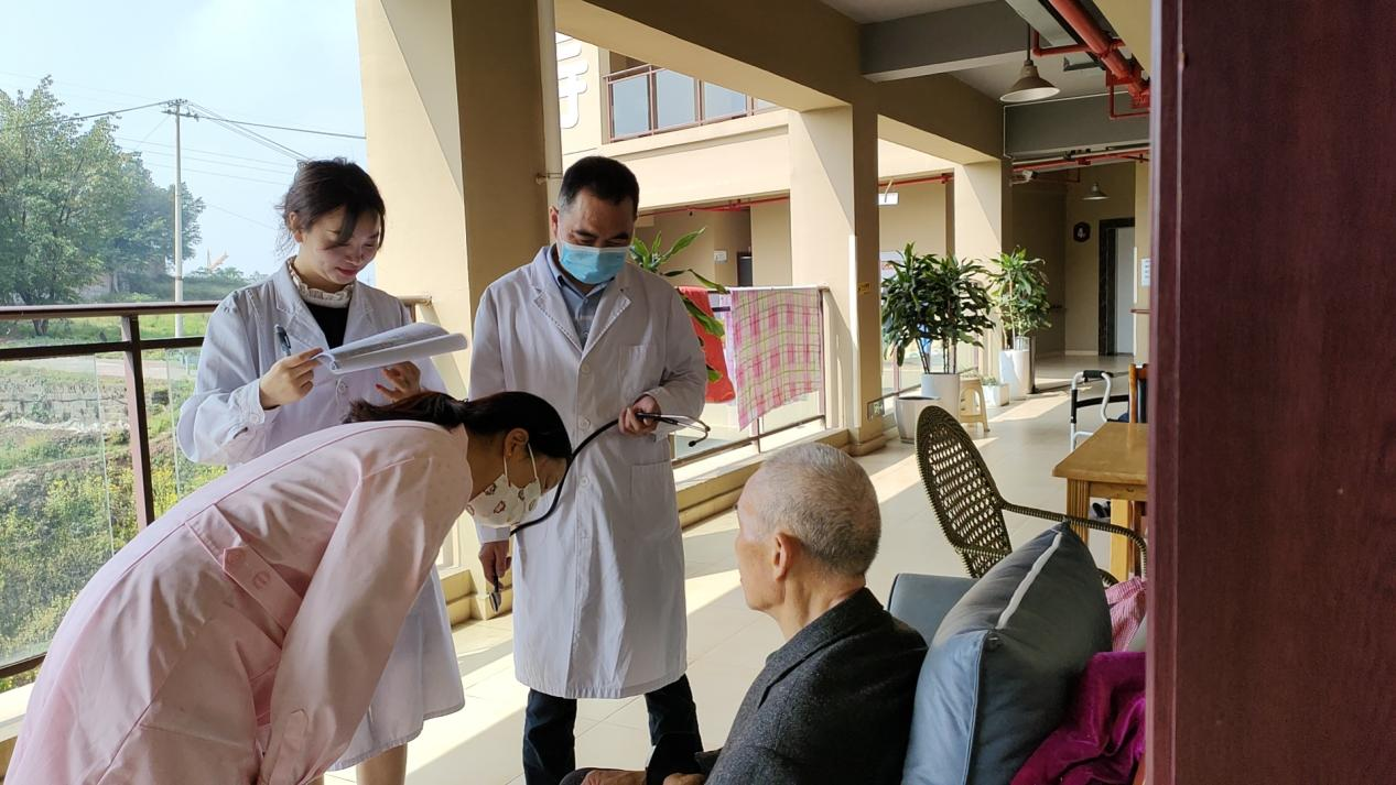 为什么越来越多的老人愿意去养老院养老？？？？？